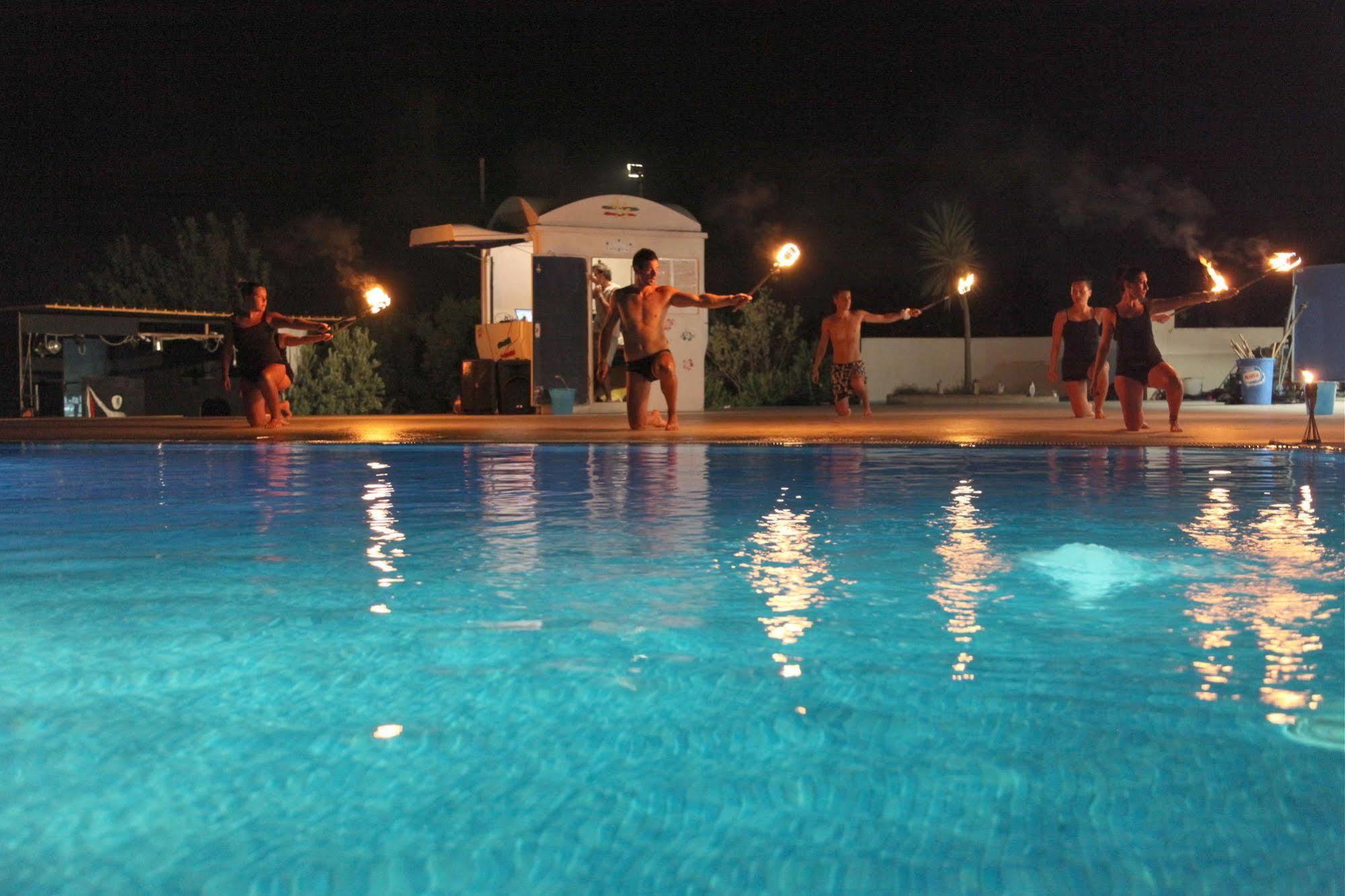 Hotel Club Cala Longa Montauro Exterior photo